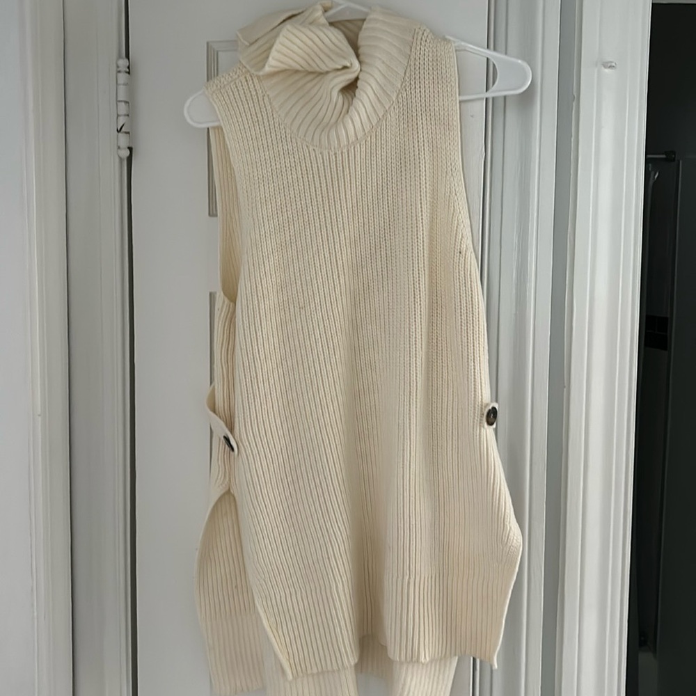 Anthropologie sweater vest/tunic turtleneck. Good condition. No stains or tears.